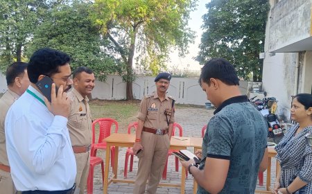 पुलिस अधीक्षक चित्रकूट द्वारा सब-इंस्पेक्टर लिखित परीक्षा हेतु प्रश्नपत्रों को कड़ी सुरक्षा व्यवस्था के बीच परीक्षा केंद्रों तक सुरक्षित रूप से रवाना किया गया।