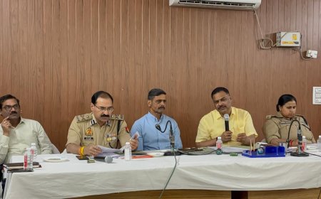 नवरात्र मेला में ड्यूटीरत अधिकारियो को हो जिम्मेदारी का एहसास, निष्ठा के साथ करे ड्यूटी दायित्वो का करे निर्वहन -मण्डलायुक्त