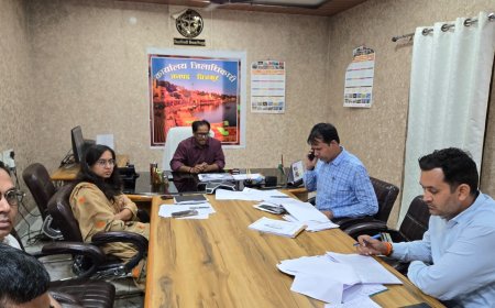 जिलाधिकारी की अध्यक्षता में कैंप कार्यालय से जूम एप (Zoom App) के माध्यम से एक महत्वपूर्ण समीक्षा बैठक संपन्न हुई