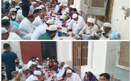 पूर्व प्रधान एहफाज हुसैन शिब्ली मियां द्वारा आयोजित रोजा इफ्तार पार्टी में पूर्व मंत्री अरविंद कुमार सिंह गोप, पूर्व मंत्री नसीमुद्दीन सिद्दीकी,जूही सिंह आदि ने शिरकत किया