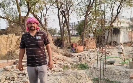 ग्राम समाज की ज़मीन पर उपनिरीक्षक द्वारा अवैध निर्माण का आरोप।