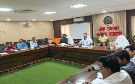 नगर निकायों में अतिक्रमण पर सख्ती, सड़कों पर दुकानें नहीं लगने दें: डीएम