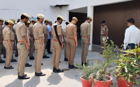 दिवंगत आरक्षी राजेन्द्र कुमार बिन्द को पुलिस अधीक्षक कार्यालय में मौन धारण कर दी गयी श्रद्धांजली