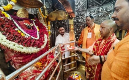 मा0 मुख्यमंत्री ने विन्ध्याचल पहुंचकर मां विन्ध्यवासिनी देवी का किया दर्शन पूजन  *चैत्र नवरात्र से पहले गोरक्षपीठाधीश्वर ने मां चरणो में लगाई हाजिरी, मुख्यमंत्री ने स्वस्थ्य, समृद्ध उत्तर प्रदेश की की कामना, कारीडोर का किया अवलोकन-बच्चो का दिया चाकलेट*  मीरजापुर