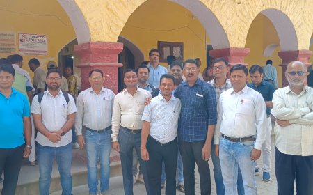 चित्रकूट इंटर कॉलेज कर्वी मूल्यांकन केंद्र में बोर्ड की कॉपियों का चल रहा है मूल्यांकन कार्य