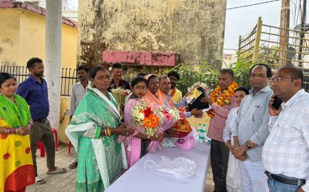 सत्य प्रेमी नगर में सफाई नायक वीरेंद्र यादव का सम्मान कोरोना काल में उत्कृष्ट सेवा के लिए कर्मियों ने किया अभिनंदन