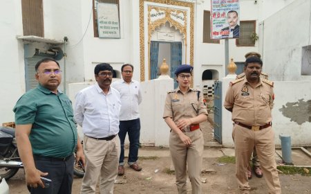 सुरक्षा व्यवस्था के बीच मुस्लिम धर्म के लोगों ने अदा की अलविदा की नमाज