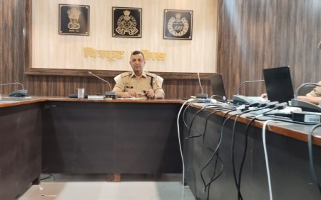 अपर पुलिस अधीक्षक चित्रकूट द्वारा माननीय न्यायालय में मुकदमों में शीघ्र सजा कराने कराने हेतु पैरवी का कार्य देख रहे पैरोकार/कोर्ट मोहर्रिर की गोष्ठी की गयी