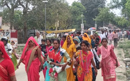 नवरात्रि पर्व के पांचवे दिन बडे बाबा के दरबार में उमडा आस्था का जन सैलाव हजारों श्रद्धालुओं ने पवित्र अभरन सरोवर में आचमन कर स्वामी जी की समाधि पर चादर परसाद चढा कर मनवांछित फलों की प्राप्ति की कामना किया