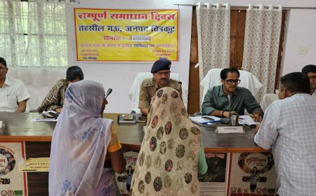 जिलाधिकारी एवं पुलिस अधीक्षक चित्रकूट की अध्यक्षता में तहसील सभागार मऊ में संपूर्ण समाधान दिवस का आयोजन किया गया