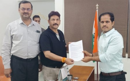 चित्रकूट सेवा भारती चित्रकूट के जिला महामंत्री राज किशोर शिवहरे, गुरु प्रकाश शुक्ला, शिवकुमार द्वारा माननीय मुख्यमंत्री योगी जी को जिला अधिकारी के माध्यम से भेजा ज्ञापन