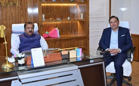 अडानी इंटरप्राइजेज के एमडी प्रणव अडानी से मंत्री डॉ दिलीप कुमार जायसवाल की मुलाकात में हुई विभिन्न मुद्दों पर चर्चा