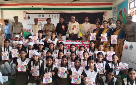 चित्रकूट क्षेत्राधिकारी राजापुर के नेतृत्व में थाना पहाड़ी की एण्टीरोमियों टीम द्वारा शांति देवी इंटर कॉलेज पहाड़ी चित्रकूट में “मिशन शक्ति फेज-5.0 के द्वितीय चरण के तहत महिलाओं एवं बालिकाओं को जागरूक किया गया