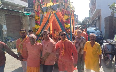 बिल्सी के सहावगंज में गमादेवत पर मां दुर्गा की हुई मूर्ति की हुई प्राण प्रतिष्ठा, शोभायात्रा में शामिल हुए सैकड़ो श्रद्धालु