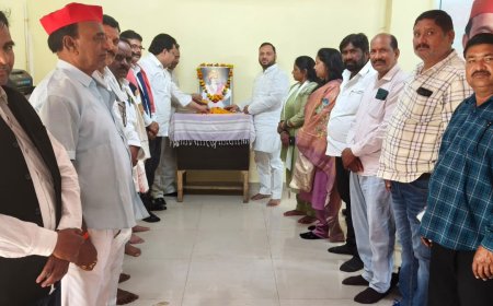 सम्राट अशोक जयंती पर सपा कार्यालय में विचार गोष्ठी, नेताओं ने दी श्रद्धांजलि