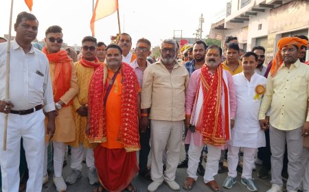 जंगीगंज में धूमधाम से निकाली गई रामनवमी शोभायात्रा।