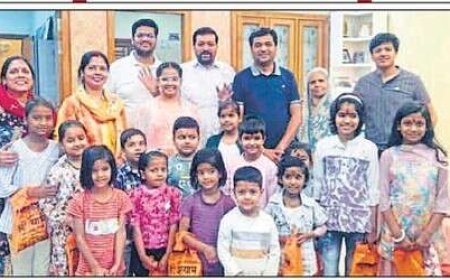 भक्तों ने श्रद्धाभाव से कराया कन्या भोज