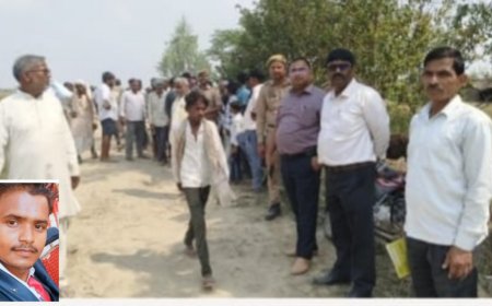 सरयू नदी के उत्तरी छोर थाना टिकैत नगर क्षेत्र के परसावल गांव में वर्फ की फेरी वाले युवक की खौफनाक हत्या थाना टिकैत नगर पुलिस, उपजिलाधिकारी, तहसीलदार आदि मौके पर पहुंचे हत्यारोपी को अरेस्ट किया गया