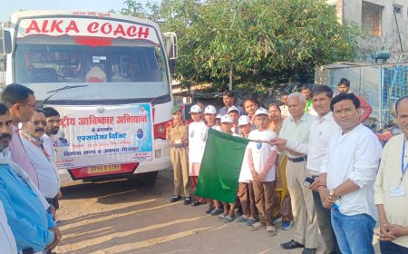 बीएसए ने शैक्षिक भ्रमण दल को हरी झंडी दिखाकर किया रवाना