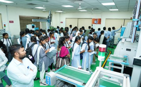 एपीजे अब्दुल कलाम प्राविधिक विश्वविद्यालय में विद्यार्थियों का शैक्षणिक भ्रमण