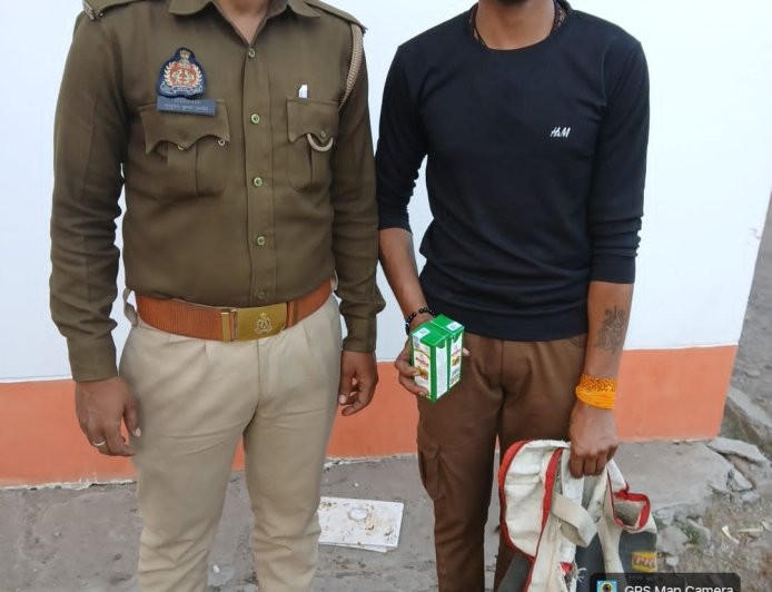 08 अभियुक्तों से 208 अदद क्वार्टर अवैध देशी व 10 लीटर अवैध कच्ची शराब महुआ बरामद