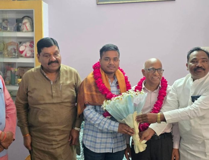 युवाओं को मिली सफलता जनपद के लिए गौरव : पूर्व मंत्री गोप 