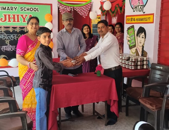 उच्च प्राथमिक विद्यालय मझिया में धूमधाम से मनाया वार्षिकोत्सव ,प्रतिभाओं को किया गया सम्मानित