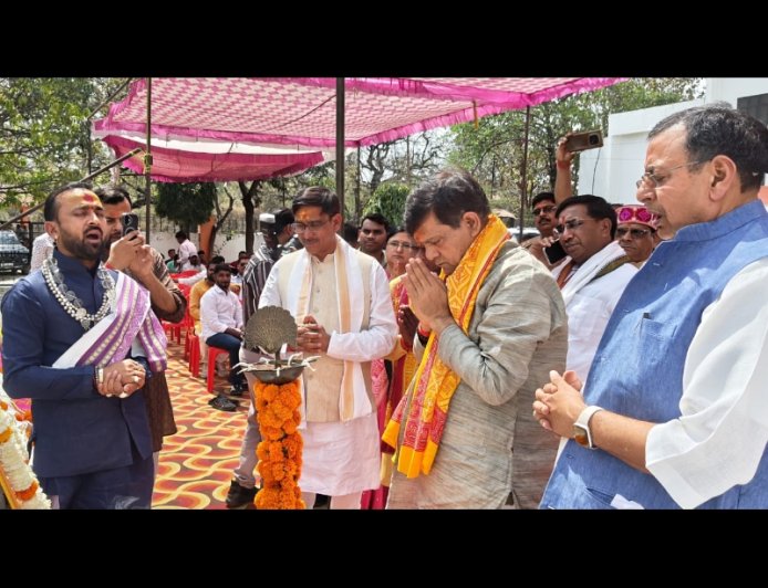 नगर पालिका अध्यक्ष श्याम सुंदर केशरी की अध्यक्षता में नगर विकास मंत्री ए.के शर्मा ने नगर के ऐतिहासिक ओझला पुल, अहिल्या बाई होलकर पार्क,डंकिनगंज कुंआ के सौंदर्यीकरण सहित पांच विकास कार्यों का किया लोकार्पण*