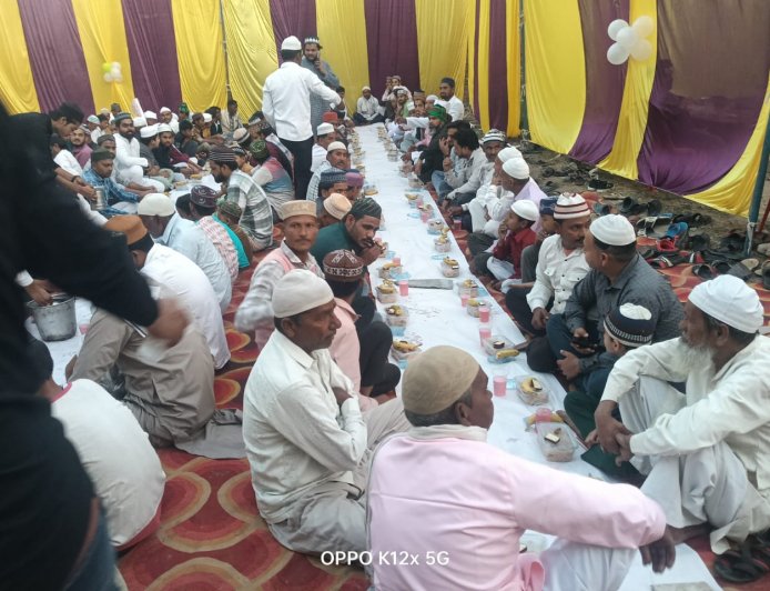 एड शाहनवाज अल्वी ने कराया रोजा इफ्तार पार्टी का आयोजन, सैकड़ो अकीक़त मन्दो ने मुल्क में अमन चैन की दुआ की