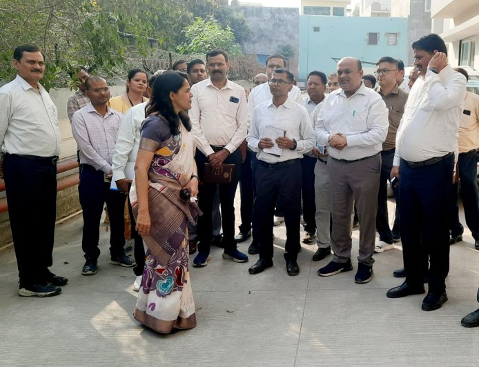 खाद्य एवं औषधि लैब का सचिव रोशन जैकब ने किया निरीक्षण, गुणवत्ता की सराहना