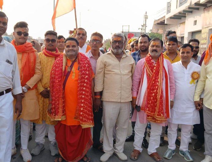 जंगीगंज में धूमधाम से निकाली गई रामनवमी शोभायात्रा।