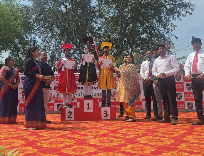 फ्यूचर लीडर्स स्कूल में वार्षिक परिणाम एवं पुरस्कार वितरण समारोह का भव्य आयोजन