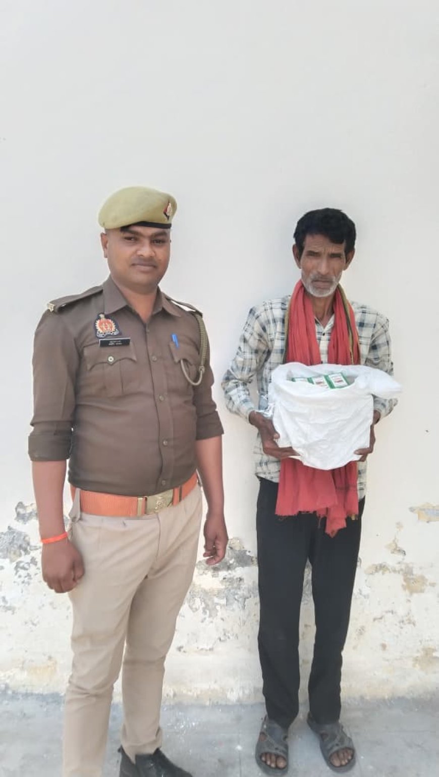 05 अभियुक्तों से 119 अदद क्वार्टर अवैध देशी व 10 लीटर कच्ची महुआ शराब बरामद