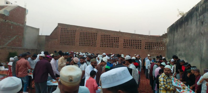 समाजवादी पार्टी के विधानसभा उपाध्यक्ष चौधरी फैजान राईन समेत मुस्लिम समुदाय के लोगो द्वारा रोजा इफ्तार पार्टी का आयोजन