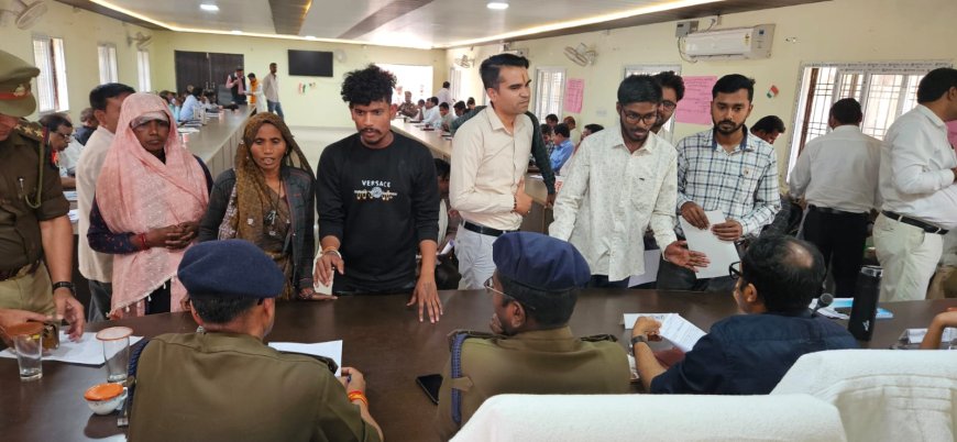 तहसील कर्वी में 'सम्पूर्ण समाधान दिवस' का आयोजन; जन समस्याओं के त्वरित एवं गुणवत्तापूर्ण निस्तारण हेतु अधिकारियों को कड़े निर्देश