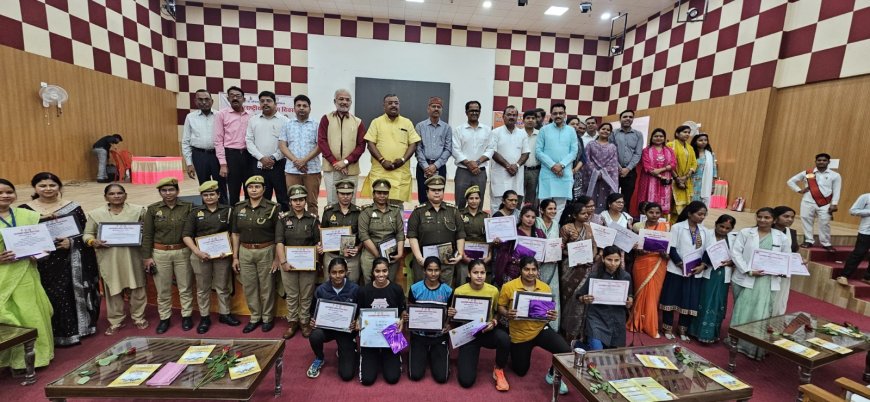 अंतर्राष्ट्रीय महिला दिवस के अवसर पर उत्कृष्ट कार्य करने के लिए महिलाओं को सम्मानित किया गया