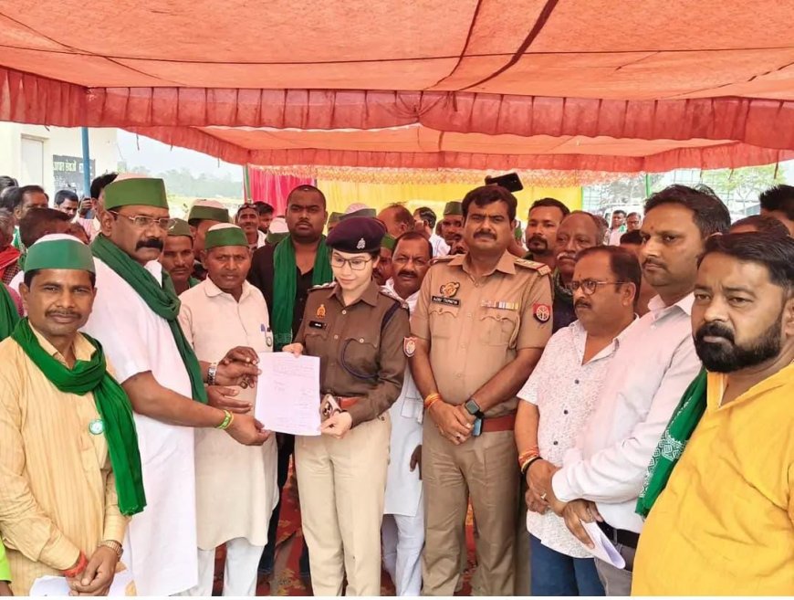 भारतीय किसान यूनियन 'टिकैत' के सैकड़ो कार्यकर्ताओ  ने धरना प्रदर्शन किया