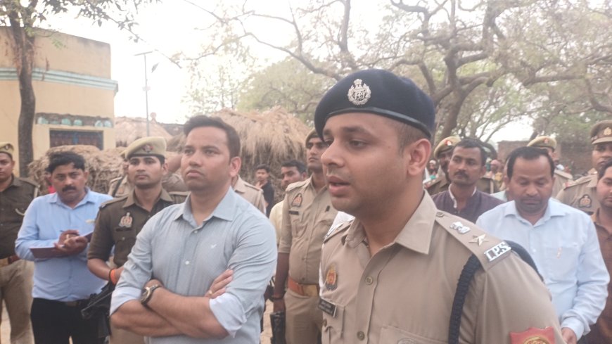 ग्राम सभा पीपर गांव में जिलाधिकारी महोदय एसपी महोदय पीड़ित परिवार से मुलाकात कीये