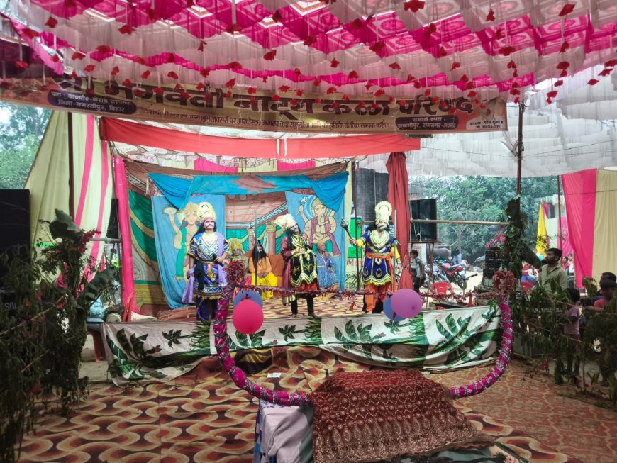 रसूलपुर में भगवती नाटय कला परिषद द्वारा रामलीला में धनुष भंग का मंचन