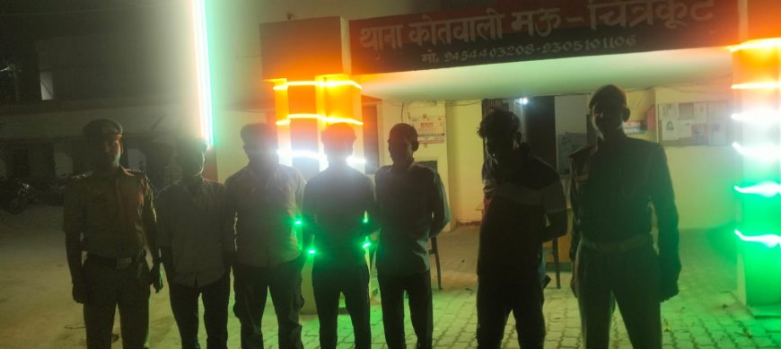 थाना मऊ पुलिस टीम द्वारा 05 जुआरियों को जुआ खेलते हुए गिरफ्तार किया गया