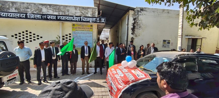 जनपद न्यायाधीश द्वारा एस०सी०एस०टी०/नोडल अधिकारी लोक अदालत द्वारा प्रचार वाहन को हरी झण्डी दिखाकर रवाना किया गया।