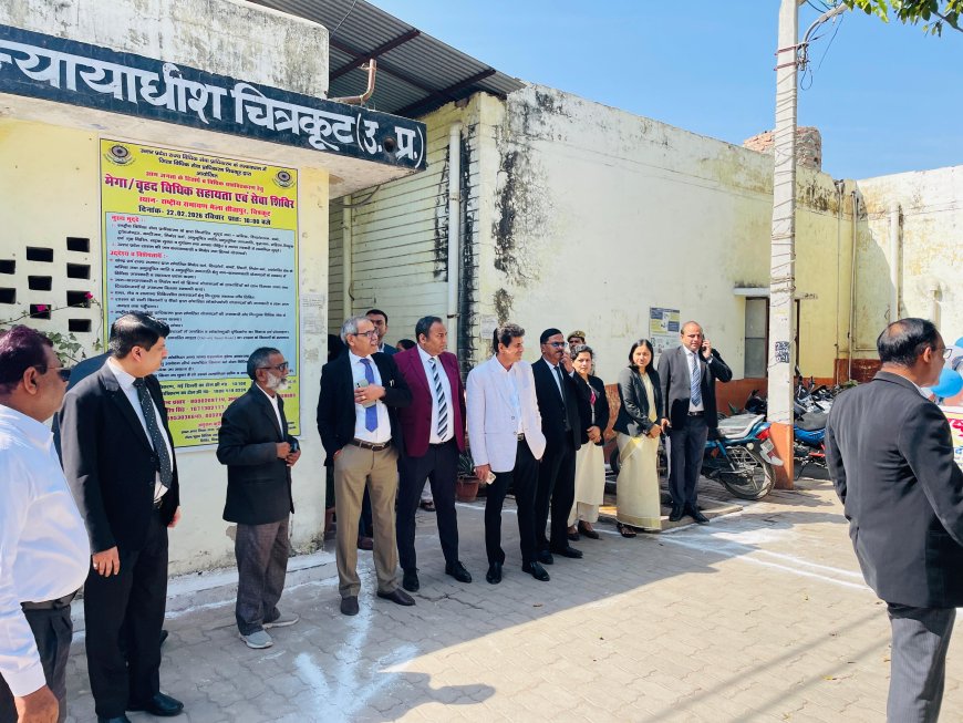 जनपद न्यायाधीश द्वारा एस०सी०एस०टी०/नोडल अधिकारी लोक अदालत द्वारा प्रचार वाहन को हरी झण्डी दिखाकर रवाना किया गया।