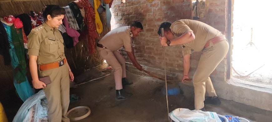 आबकारी विभाग की टीम ने 25 लीटर कच्ची शराब बरामद की 100 किलो लहन नष्ट कराया एक अभियोग पंजीकृत किया