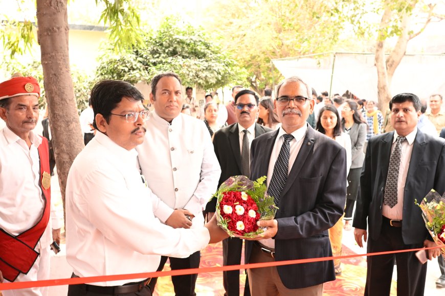 राष्ट्रीय लोक अदालत का आयोजन जनपद न्यायाधीश,  शेषमणि शुक्ला, द्वारा दीप प्रज्वलित करके किया गया।