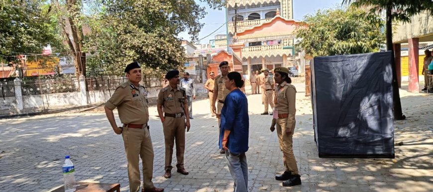 अपर पुलिस महानिदेशक प्रयागराज जोन,प्रयागराज  द्वारा उत्तर प्रदेश पुलिस सब-इंस्पेक्टर लिखित परीक्षा कराये जाने के दृष्टिगत जनपद चित्रकूट के कृषक इण्टर कॉलेज भौरी एवं चित्रकूट इण्टर कॉलेज कर्वी के परीक्षा केन्द्रों का निरीक्षण किया गया