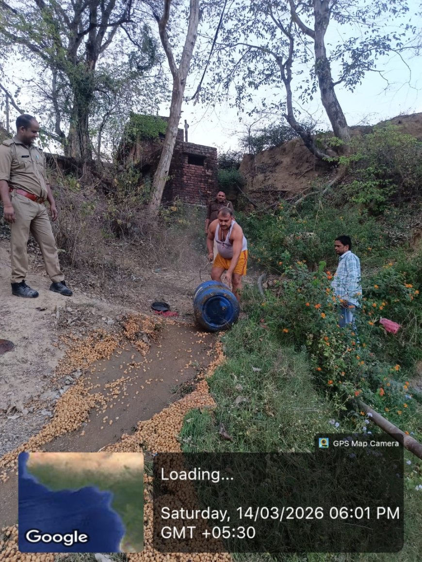 अवैध मदिरा के विरुद्ध चित्रकूट आबकारी टीम की बड़ी कार्यवाही बड़ी मात्रा में अवैध शराब जब्त और लहन नष्ट
