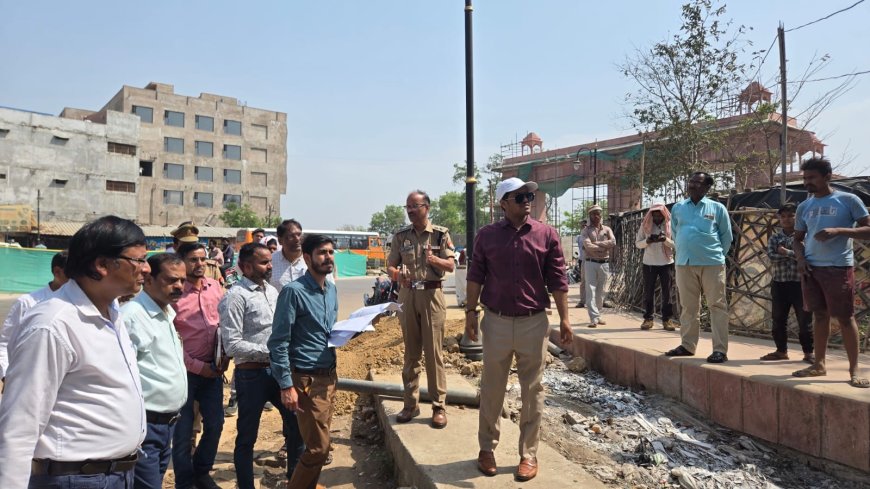 बाॅदा–चित्रकूट मार्ग स्थित मुख्य मार्ग बेड़ी पुलिया चौराहे के सौन्दर्यीकरण कार्य का निरीक्षण आज जिलाधिकारी चित्रकूट एवं पुलिस अधीक्षक  द्वारा किया गया।