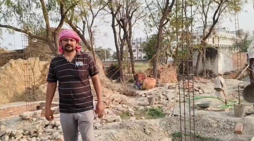 ग्राम समाज की ज़मीन पर उपनिरीक्षक द्वारा अवैध निर्माण का आरोप।