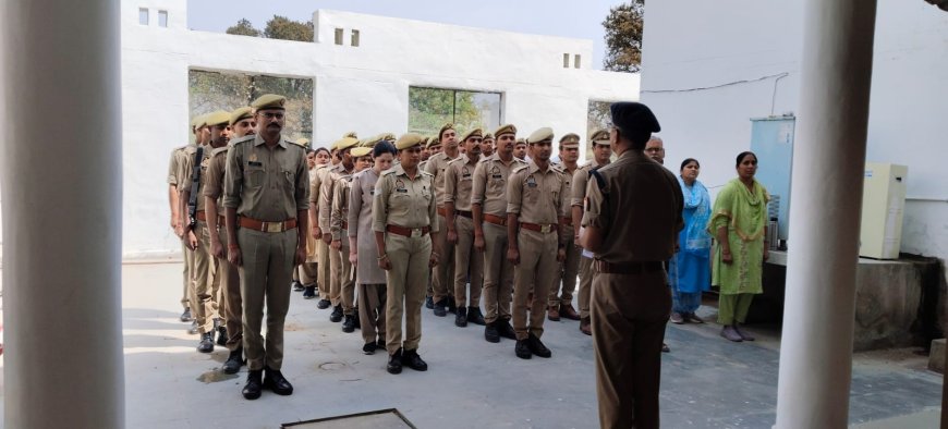 दिवंगत आरक्षी राजेन्द्र कुमार बिन्द को पुलिस अधीक्षक कार्यालय में मौन धारण कर दी गयी श्रद्धांजली