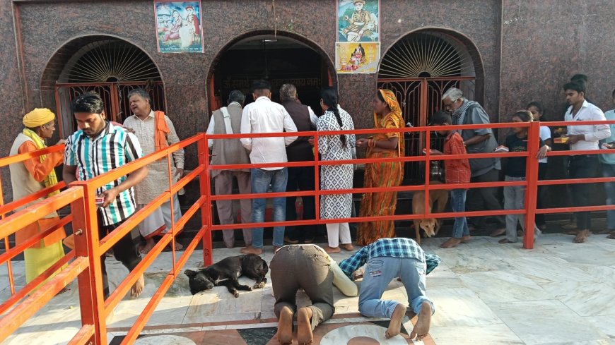 बडे बाबा के साप्ताहिक मंगलवार मेला में उमडा आस्था का जन सैलाव हजारों श्रद्धालुओं ने पवित्र अभरन सरोवर में आचमन कर स्वामी जी की समाधि पर चादर परसाद चढा कर मनवांछित फलों की प्राप्ति की कामना किया